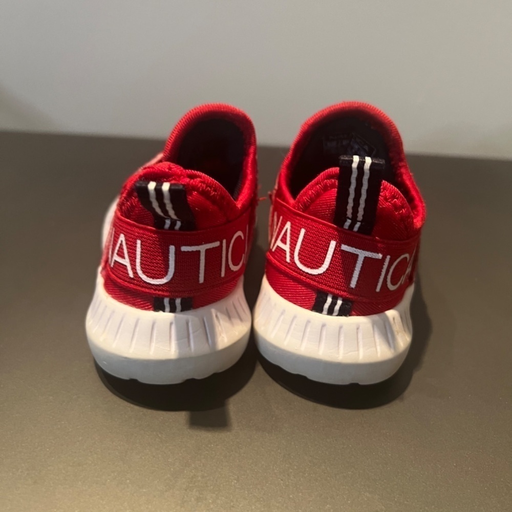 Nautica Sneakers toddler size 5 like new - Picture 2 of 4